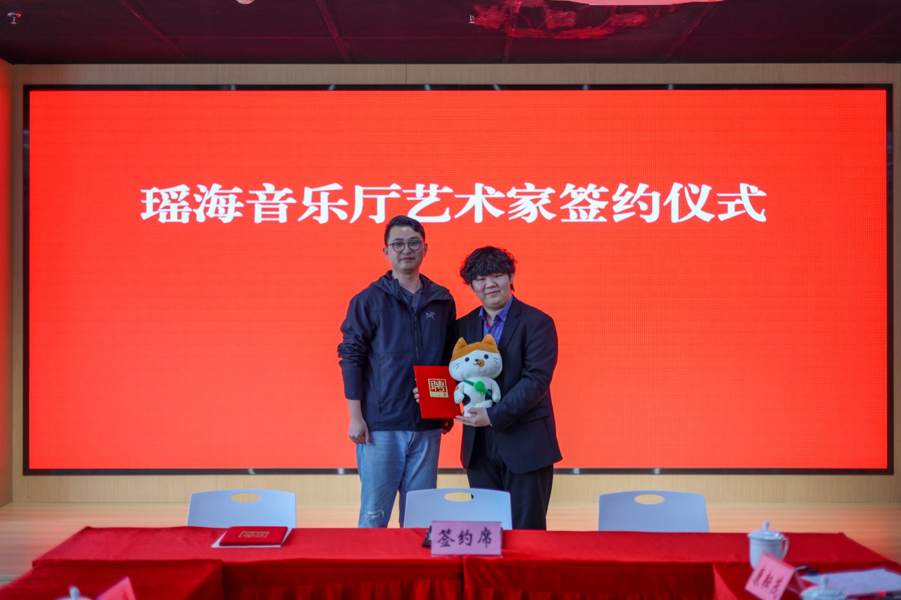 【行业动态】青年小提琴家康耘茂先生签约瑶海音乐厅
